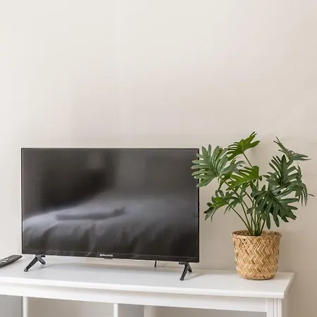 Comfy Flat With Ac, Free Parking&1 Min To Bus Stop Apartman *