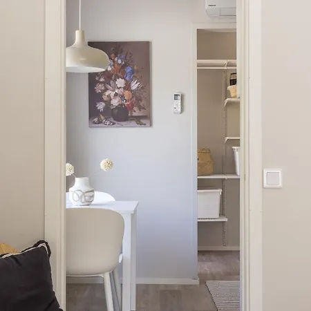 Comfy Flat With Ac, Free Parking&1 Min To Bus Stop Apartman