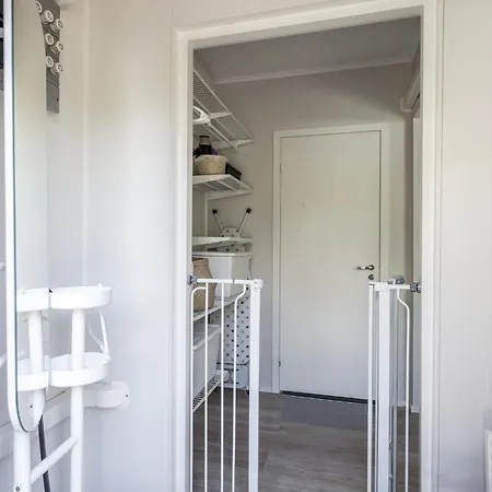 Apartman Comfy Flat With Ac, Free Parking&1 Min To Bus Stop *
