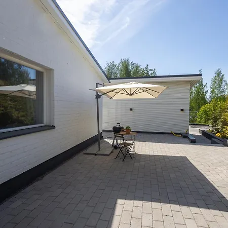 Comfy Flat With Ac, Free Parking&1 Min To Bus Stop Apartmán